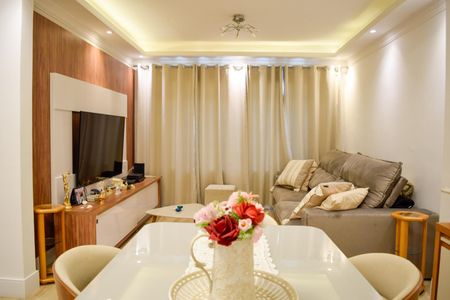 Casa à venda com 230m², 3 quartos e 3 vagas Casa à venda com 230m², 3 quartos e 3 vagasSala