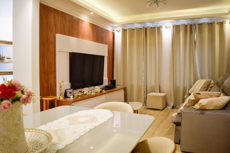 Casa à venda com 230m², 3 quartos e 3 vagas Casa à venda com 230m², 3 quartos e 3 vagasSala