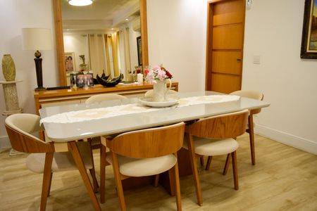 Casa à venda com 230m², 3 quartos e 3 vagas Casa à venda com 230m², 3 quartos e 3 vagasSala de Jantar