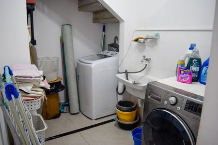 Casa à venda com 230m², 3 quartos e 3 vagas Casa à venda com 230m², 3 quartos e 3 vagasÁrea de serviço