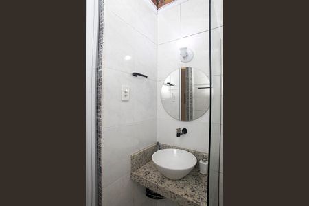 Banheiro de kitnet/studio para alugar com 1 quarto, 20m² em Centro Histórico, Porto Alegre