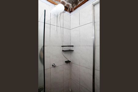 Banheiro de kitnet/studio para alugar com 1 quarto, 20m² em Centro Histórico, Porto Alegre