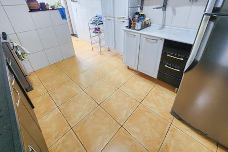 Apartamento para alugar com 85m², 2 quartos e sem vagaCozinha 