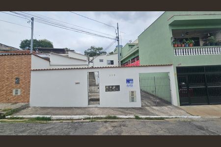 Casa para alugar com 30m², 1 quarto e 1 vaga Casa para alugar com 30m², 1 quarto e 1 vagaFachada