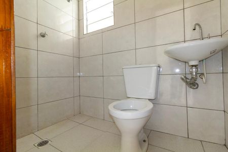Casa para alugar com 30m², 1 quarto e 1 vaga Casa para alugar com 30m², 1 quarto e 1 vagaBanheiro