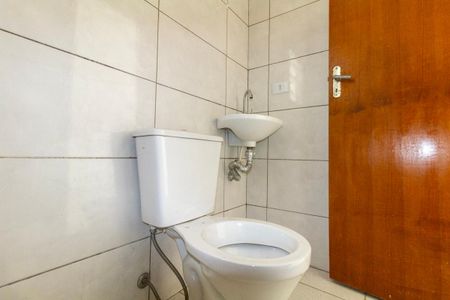 Casa para alugar com 30m², 1 quarto e 1 vaga Casa para alugar com 30m², 1 quarto e 1 vagaBanheiro