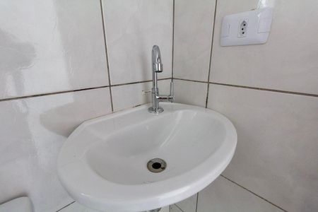 Casa para alugar com 30m², 1 quarto e 1 vaga Casa para alugar com 30m², 1 quarto e 1 vagaBanheiro