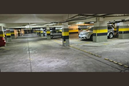 Apartamento para alugar com 120m², 3 quartos e 1 vaga Apartamento para alugar com 120m², 3 quartos e 1 vagaGaragem