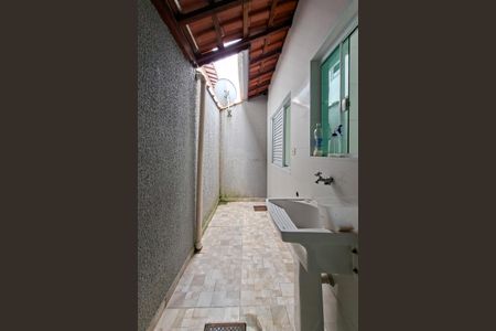 Casa de condomínio para alugar com 45m², 2 quartos e 1 vagaQuintal