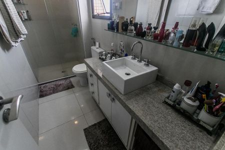 Apartamento para alugar com 226m², 3 quartos e 3 vagas Apartamento para alugar com 226m², 3 quartos e 3 vagasBanheiro do Quarto 2