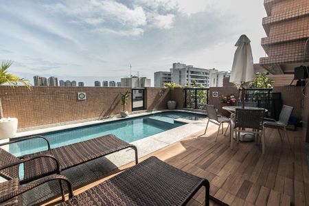 Apartamento para alugar com 226m², 3 quartos e 3 vagas Apartamento para alugar com 226m², 3 quartos e 3 vagasPiscina