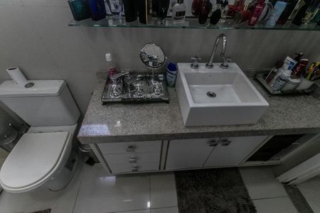 Apartamento para alugar com 226m², 3 quartos e 3 vagas Apartamento para alugar com 226m², 3 quartos e 3 vagasBanheiro do Quarto 2