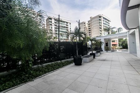 Apartamento para alugar com 226m², 3 quartos e 3 vagas Apartamento para alugar com 226m², 3 quartos e 3 vagasÁrea comum