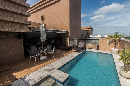 Apartamento para alugar com 226m², 3 quartos e 3 vagas Apartamento para alugar com 226m², 3 quartos e 3 vagasPiscina