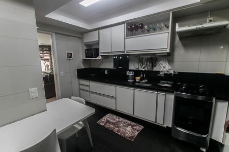 Apartamento para alugar com 226m², 3 quartos e 3 vagas Apartamento para alugar com 226m², 3 quartos e 3 vagasCozinha