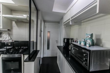 Apartamento para alugar com 226m², 3 quartos e 3 vagas Apartamento para alugar com 226m², 3 quartos e 3 vagasCozinha + Area de Serviço