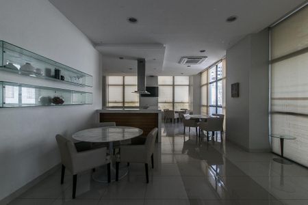 Apartamento para alugar com 226m², 3 quartos e 3 vagas Apartamento para alugar com 226m², 3 quartos e 3 vagasÁrea comum - Salão de festas 2