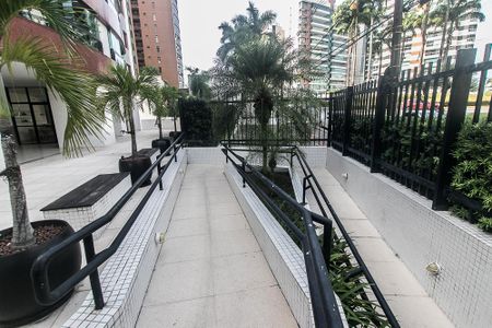 Apartamento para alugar com 226m², 3 quartos e 3 vagas Apartamento para alugar com 226m², 3 quartos e 3 vagascorrimão