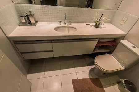 Apartamento para alugar com 226m², 3 quartos e 3 vagas Apartamento para alugar com 226m², 3 quartos e 3 vagasBanheiro