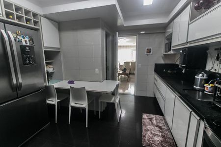 Apartamento para alugar com 226m², 3 quartos e 3 vagas Apartamento para alugar com 226m², 3 quartos e 3 vagasCozinha