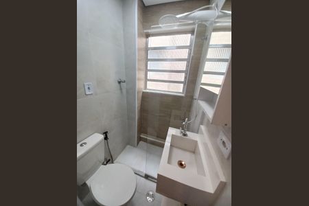 Banheiro de apartamento para alugar com 1 quarto, 21m² em Centro, São Vicente