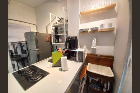 Cozinha de apartamento para alugar com 1 quarto, 21m² em Centro, São Vicente