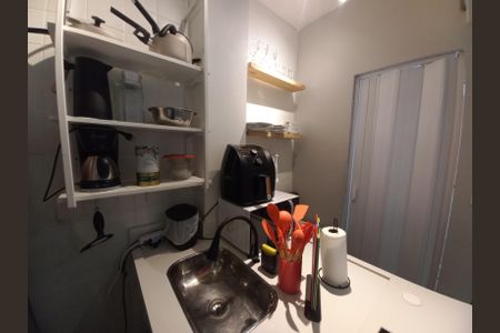 Cozinha de apartamento para alugar com 1 quarto, 21m² em Centro, São Vicente