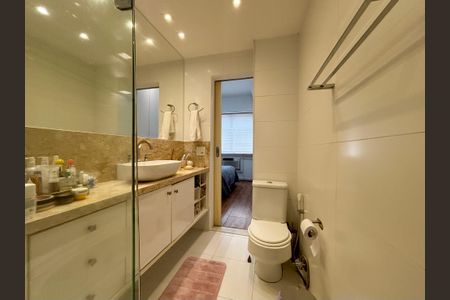 Apartamento à venda com 97m², 2 quartos e 1 vagaSuíte - banheiro