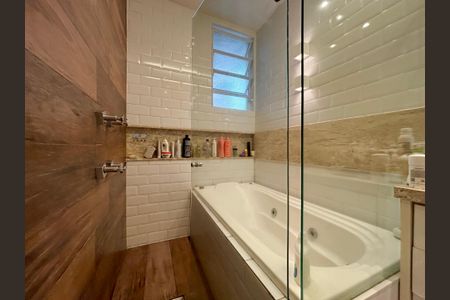 Apartamento à venda com 97m², 2 quartos e 1 vagaSuíte - banheiro