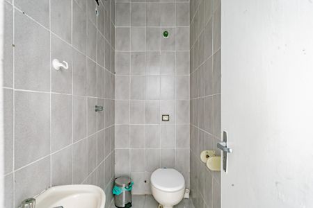 Casa à venda com 144m², 2 quartos e sem vaga Casa à venda com 144m², 2 quartos e sem vagaBanheiro de serviço