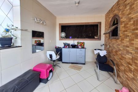 Casa para alugar com 290m², 4 quartos e 1 vagaQuintal