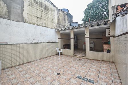 Casa à venda com 201m², 3 quartos e 5 vagas Casa à venda com 201m², 3 quartos e 5 vagasQuintal