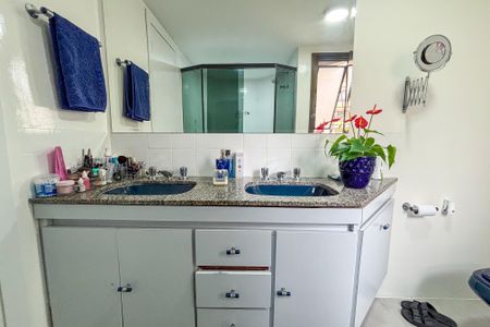 Apartamento para alugar com 140m², 3 quartos e 2 vagas