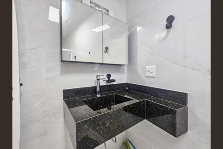 banheiro  de apartamento para alugar com 1 quarto, 35m² em Centro, Guarujá
