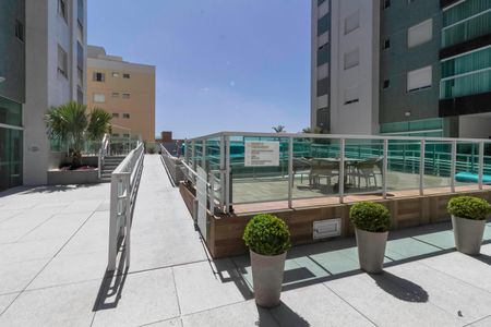 Apartamento para alugar com 140m², 4 quartos e 3 vagas Apartamento para alugar com 140m², 4 quartos e 3 vagasÁrea Comum - Piscina