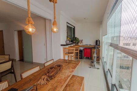 Apartamento para alugar com 140m², 4 quartos e 3 vagas Apartamento para alugar com 140m², 4 quartos e 3 vagasVaranda na Sala