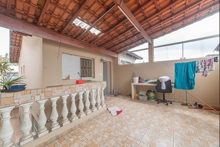 Casa para alugar com 150m², 3 quartos e 2 vagas Casa para alugar com 150m², 3 quartos e 2 vagasVaranda