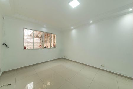 Sala de casa para alugar com 3 quartos, 150m² em Parque Maria Helena, São Paulo