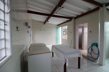 Casa à venda com 200m², 3 quartos e 3 vagas Casa à venda com 200m², 3 quartos e 3 vagasEdícula