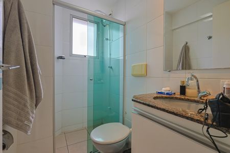 Banheiro de apartamento à venda com 2 quartos, 51m² em União, Belo Horizonte