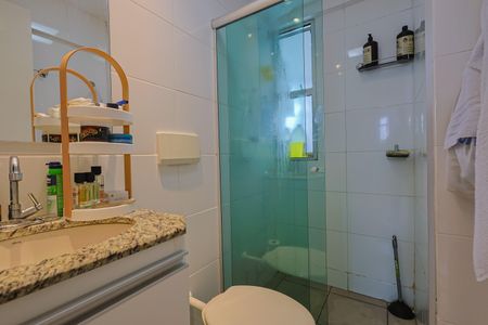 Apartamento à venda com 51m², 2 quartos e 2 vagasBanheiro da Suíte