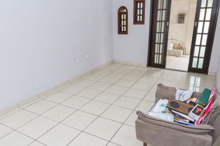 Casa para alugar com 100m², 2 quartos e 3 vagasSala