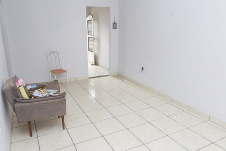Casa para alugar com 100m², 2 quartos e 3 vagasSala