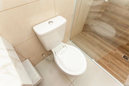 Banheiro de kitnet/studio para alugar com 1 quarto, 20m² em Jardim Santa Barbara, São Paulo