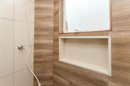 Banheiro de kitnet/studio para alugar com 1 quarto, 20m² em Jardim Santa Barbara, São Paulo