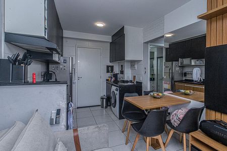 Apartamento à venda com 32m², 2 quartos e sem vagasala, cozinha e área de serviço compartilhadas_4