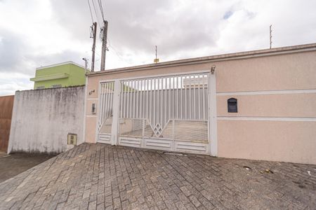 Casa de condomínio à venda com 40m², 2 quartos e 1 vaga Casa de condomínio à venda com 40m², 2 quartos e 1 vagaFachada