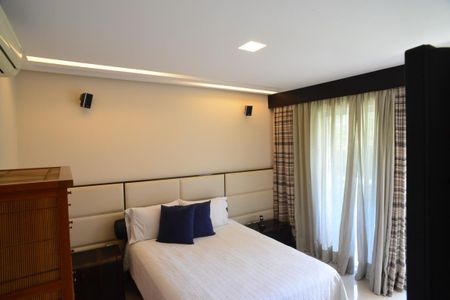 Casa de condomínio à venda com 1350m², 5 quartos e 10 vagas