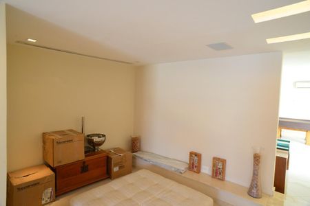 Casa de condomínio à venda com 1350m², 5 quartos e 10 vagas