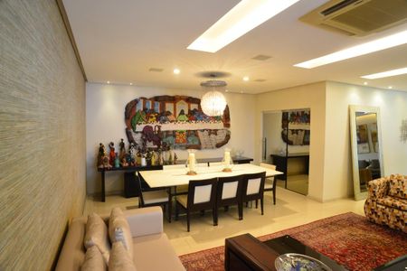 Casa de condomínio à venda com 1350m², 5 quartos e 10 vagas